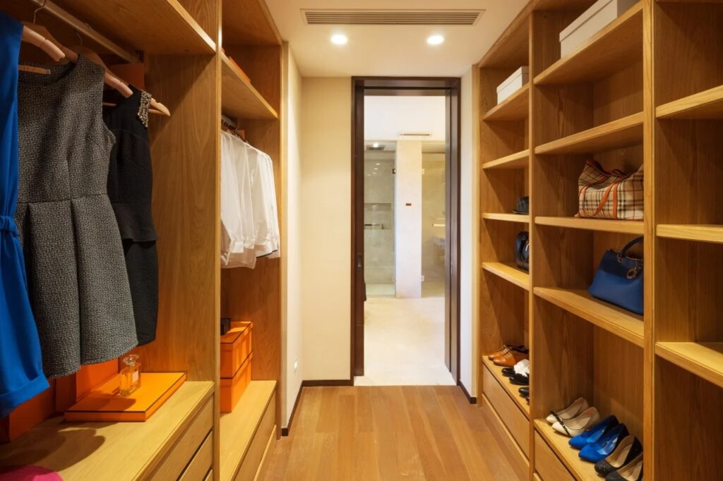 Benefits of Professionally Designed Closet